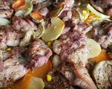 Foto del paso 4 de la receta: Bifes de pollo sobre vegetales anillados