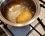 Foto del passaggio 2 della ricetta Spaghetti alla crema di fave con patate e fonduta di pecorino di Pienza