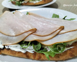 Foto del paso 4 de la receta: Tosta ligera de rúcula, Skyr y pavo