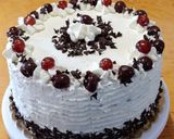 Fekete erdő torta meggyzselével recept fázis 13 fotója