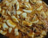 Foto del paso 3 de la receta: Arroz con sepia, setas y espinacas