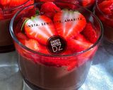 صورة لخطوة 1 من وصفة تحلية الشوكولا والفراولة 🍓🍫