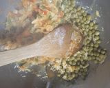 Foto del paso 3 de la receta: Buñuelos de lechuga, arvejas etc