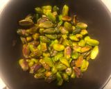 Foto del paso 1 de la receta: Salmón con salsa de pistachos