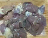 A picture of step 1 of Onion Chicken liver.