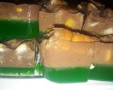 Foto langkah ke 5 dari resep Puding agar2 milo roti tawar topping jagung.