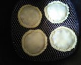 A picture of step 4 of Airfried Sugar free Anjeer-Khajur Chandrakala.
