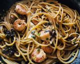 Foto del paso 3 de la receta: Pasta con langostinos 🍤 al ajillo 🧄