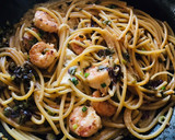 Foto del paso 3 de la receta: Pasta con langostinos 🍤 al ajillo 🧄
