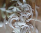 Foto del paso 3 de la receta: Rodajas de huevo y chorizo en salsa verde