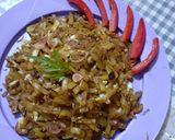 Foto langkah ke 6 dari resep Menu Utama : Kwetiau Goreng Sederhana.