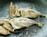 รูปขั้นตอนการทำที่ 8 ของ แจ่วหมูทอด/ปลานึ่ง