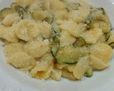 Foto del passaggio 10 della ricetta Orecchiette con Zucchine e Patate al Parmigiano Reggiano