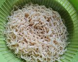 Foto langkah ke 1 dari resep Mie Goreng Pelengkap Nasi Kuning Khas Banjar.