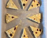 Foto del paso 8 de la receta: “SCONES” con frutos rojos y chips de chocolate blanco!!