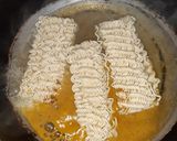 A picture of step 1 of Glass Cheesy maggi.