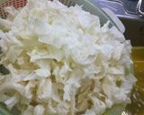 Hình bước làm 2 của món Bắp cải xào kiểu Thái