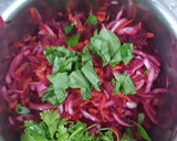 கேரட் பீட்ரூட் பகோடா (Carrot beetroot pakoda recipe in tamil) ரெசிபி ஸ்டேப் 3 புகைப்படம்