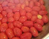 Φωτογραφία βήματος 7 της συνταγής Linguini με ντοματίνια και τηγανητά φρέσκα γαριδάκια