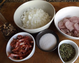 Foto del paso 1 de la receta: Cuartos traseros de pollo con salsa de cebollas y vino tinto al orégano