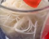 A picture of step 5 of 3 layered rice vermicelli in coconut milk sauce.