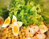 Hình bước làm 3 của món Salad tôm - đậu gà