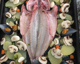 Foto del paso 2 de la receta: Lubina al horno con salsa verde y Mejillones