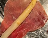 Foto del paso 2 de la receta Dedos de bruja (Espárragos con jamón serrano) - Recetas Halloween