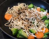 A picture of step 3 of Japanese Yakisoba.