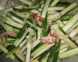 Foto langkah ke 4 dari resep Timun tumis.