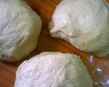 Foto del paso 2 de la receta: Medialunas sin manteca fáciles!