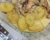 Foto del paso 5 de la receta: Pollo al verdeo con papas al horno