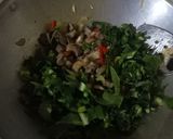 Foto langkah ke 5 dari resep 50. Tumis daun kembang kol with ati sapi+tetelan sapi.