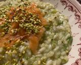 Foto del passaggio 6 della ricetta Risotto alle zucchine con salmone affumicato e granella di pistacchi