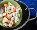 Foto langkah ke 2 dari resep SOP segar aneka bakso.