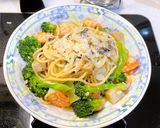 防疫居家辦公餐～海鮮奶油白醬義大利麵的食譜步驟4照片