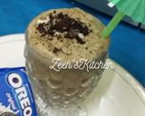 A picture of step 4 of Oreo Coffee Frappucino.