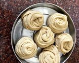 A picture of step 3 of Lachha paratha.
