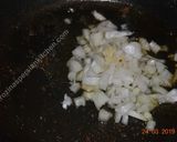 A picture of step 4 of Turmeric Rice with Chicken کته زردچوبه با مرغ.