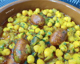 Foto del paso 5 de la receta: Potaje de garbanzos con choricitos picantones y endivia