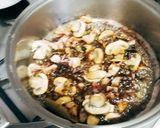 Foto del paso 3 de la receta: Arroz negro con pulpo y champiñones
