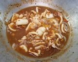 Foto langkah ke 6 dari resep Cumi Saos Lada Hitam.