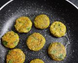 A picture of step 7 of Broccoli tikki (patties).