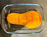 Foto del paso 3 de la receta: Calabaza estilo hasselback con crema de queso feta 🎃