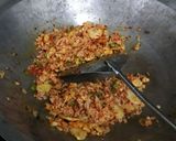 Foto langkah ke 4 dari resep Nasi Goreng Merah Bumbu Balado.