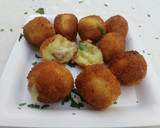 Foto del paso 5 de la receta: Bolitas de patata rellenas de queso Morbier y salchicha