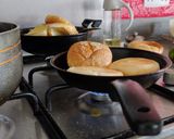 A picture of step 10 of Bread And Gravy (Pav Bhaji).