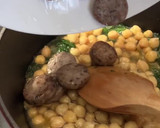 Foto del paso 9 de la receta: Potaje de garbanzos con embutido valenciano, cebolla y espinacas