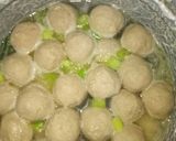 Foto langkah ke 3 dari resep Bakso kuah simpel.