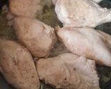 Foto del paso 2 de la receta: Pechugas al vino blanco